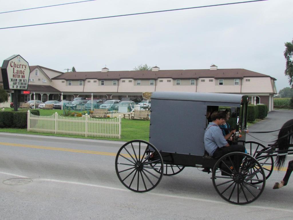 Cherry Lane Motor Inn Amish Country Ronks Eksteriør bilde