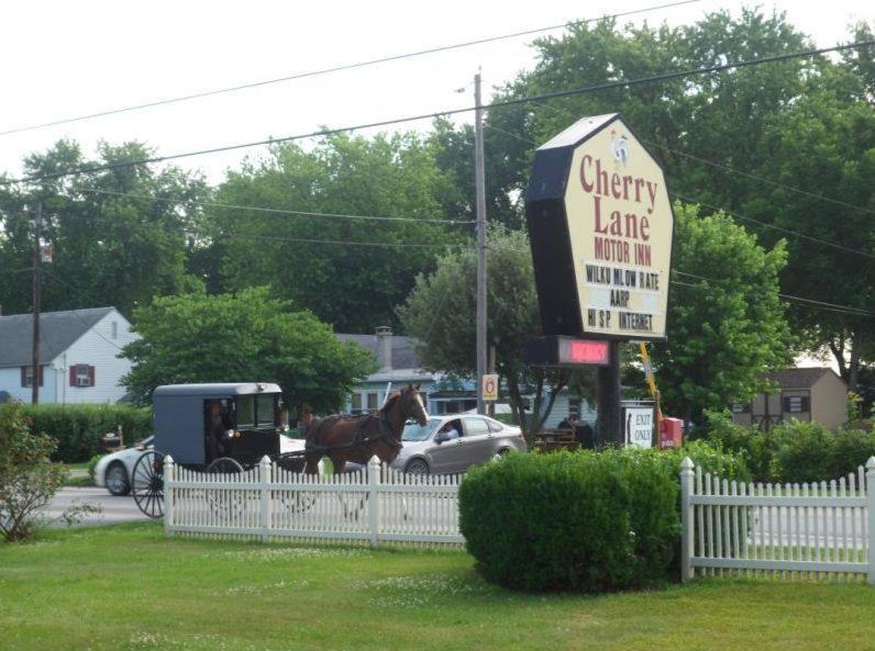 Cherry Lane Motor Inn Amish Country Ronks Eksteriør bilde